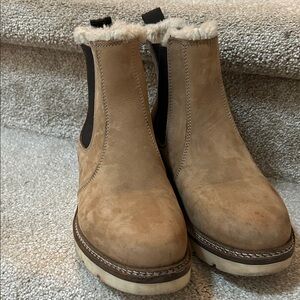 Lightly worn Alpine Design tan Chelsea boot size 6 1/2.